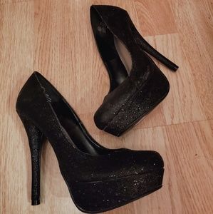 Black glitter pumps 🖤